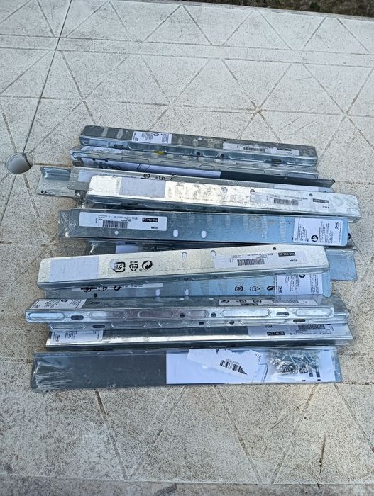 Vários artigos de cozinha IKEA novos.