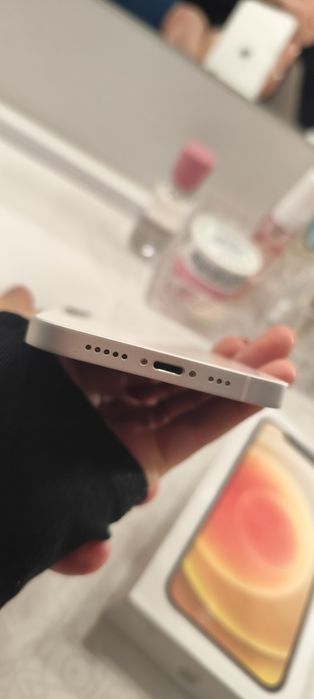 iPhone 12 128 gb white biały 77%  bateria stan jak nowy  + 7 etui