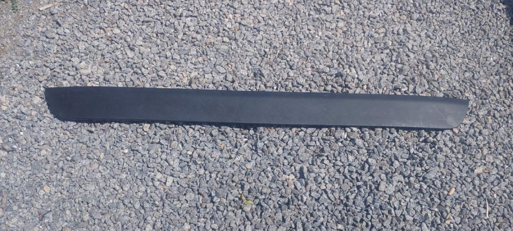 Молдинг нижній кришки багажника Toyota RAV4 7680242140