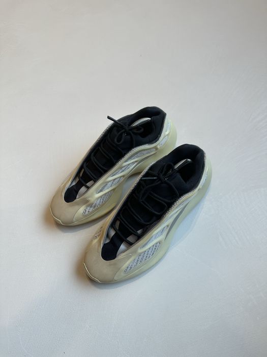 Кроссовки Adidas Yeezy 700 ст. 27 см