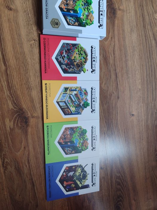 Kolekcja książek Minecraft, 4 podręczniki gracza