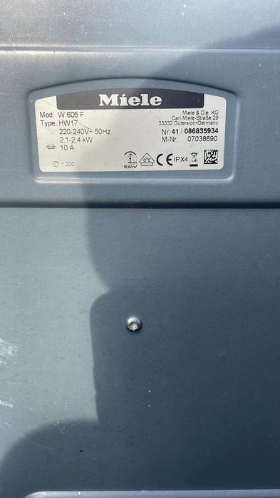 Вертикальна пральна машина Miele