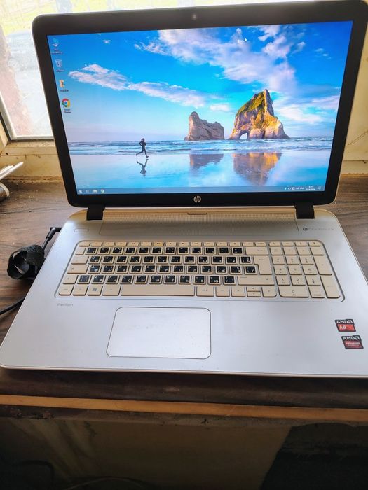 HP Pavilion 17-f213nf 17` A8 6410 R7 M260 8Gb SSD 500Gb
