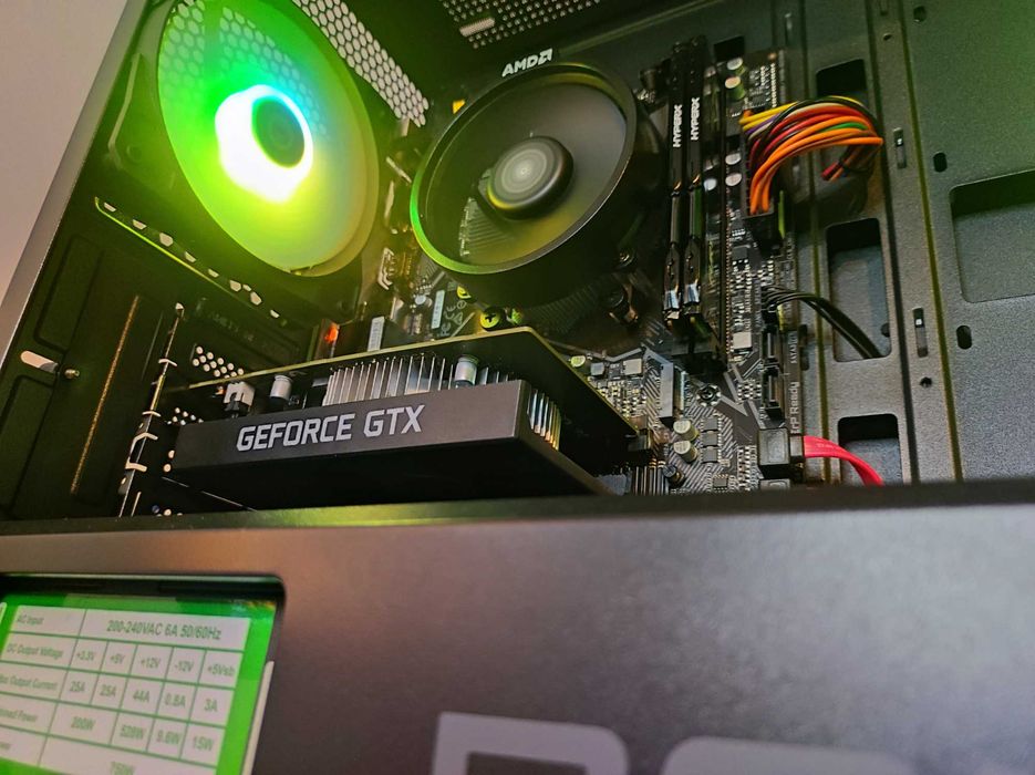 PC Gaming Ryzen 3200G • GTX 1650 • 16GB 2400MHz • 256GB SSD + 500GB HDD • ARGB