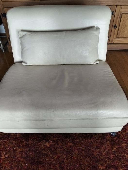 Cadeirão pele verdadeira creme