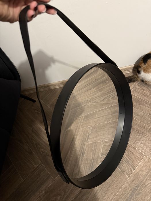 Lustro wiszące na pasku czarne loft