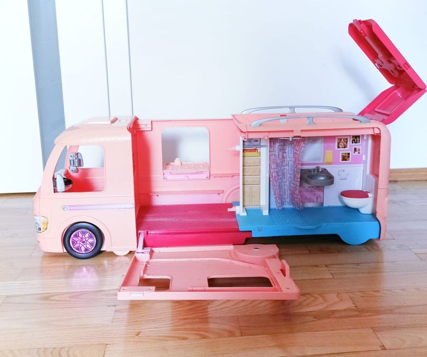 Wymarzony kamper Barbie + lalki