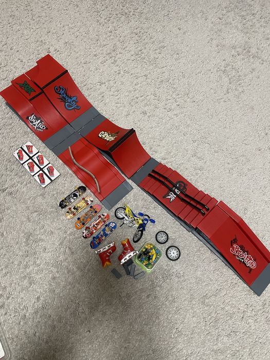 Фінгер рампи,скейтпарк,скейти