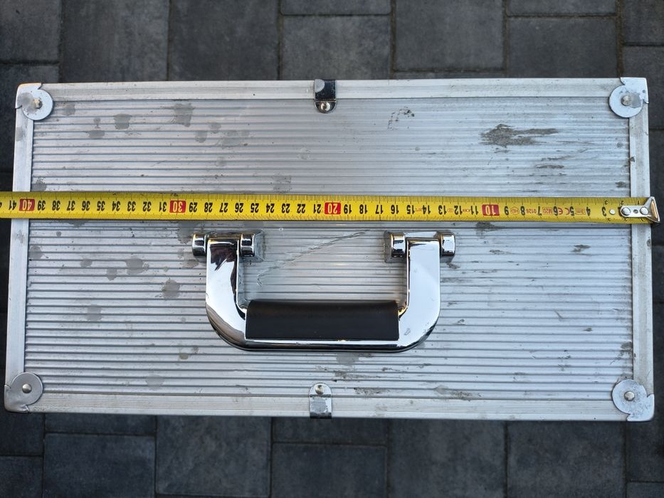 Kuferek kosmetyczny aluminiowy 41cm szerokość, głęboki 22cm i wysoki 27cm