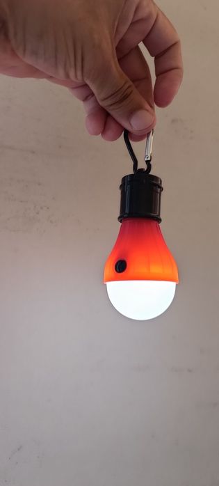 Lâmpada de acampamento alimentada a pilha