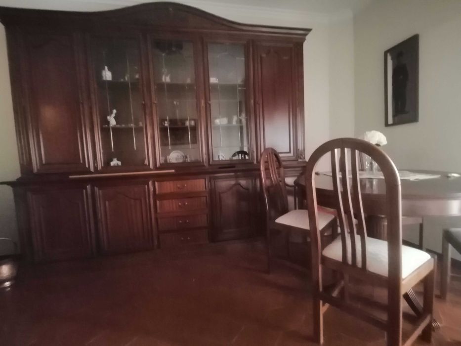 Mobília de sala com mesa extensível