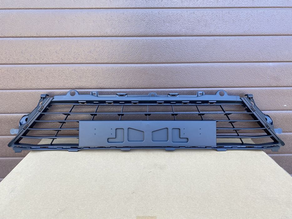 Решітка бампера переднього на меган 4 renault megane 4