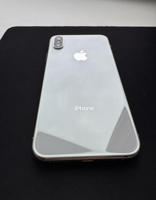 Телефон iPhone XS 64 ГБ Silver