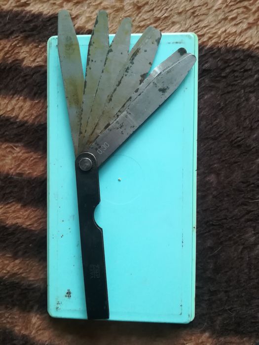 Szczelinomierz blaszkowy