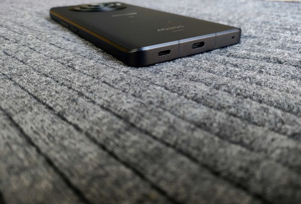 Sharp Aquos R8PRO 12\256gb Главный козырь - камера від Leica, 2sim NFC