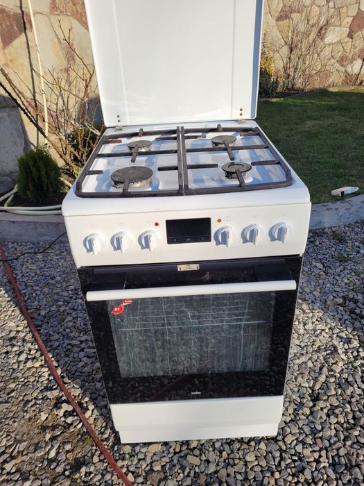 Продам газову плиту з електричною духовкою