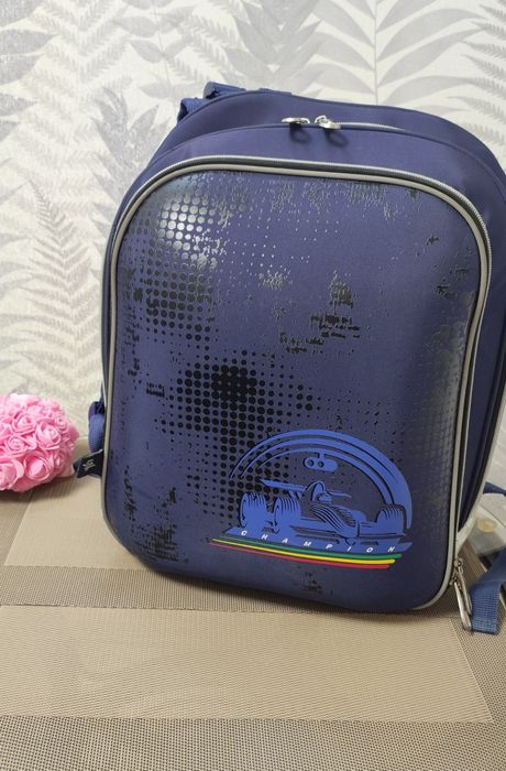 Шкільний рюкзак для початкової школи