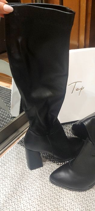 Нові шкіряні чоботи