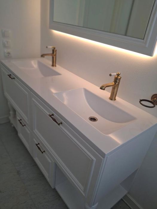 Стільниця з умивальником.Стільниця у ванну.Умивальник.Підвіконня