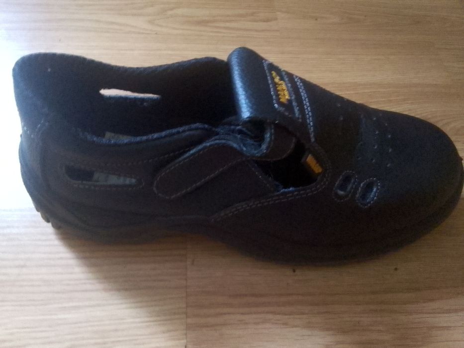 Продам спецвзуття