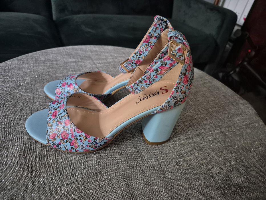 Sandałki na słupku 7cm nowe