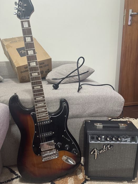 Guitarra elétrica , amplificador e cabo
