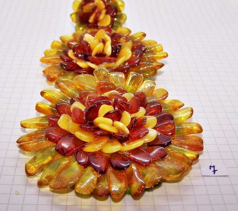 Sprzedam bursztyn, wisior + brosza + pierścień -- komplet