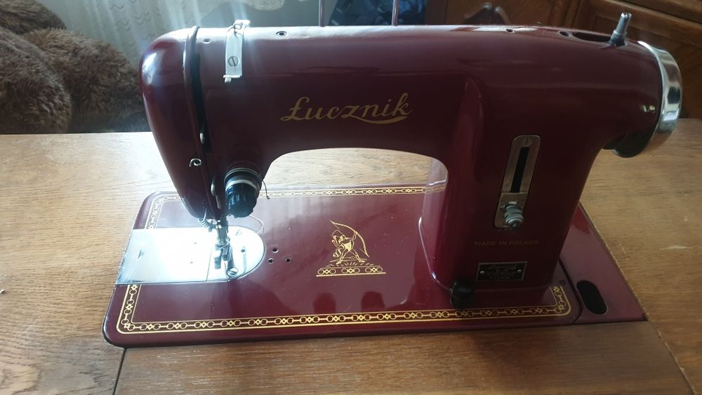 Zabytakowa maszyna do szycia Łucznik kl.90