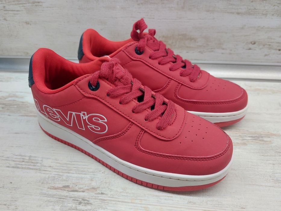 Жіночі кросівки Levis 36 розмір 232мм