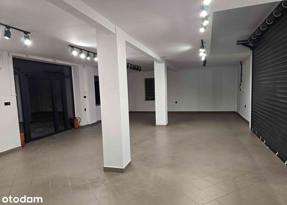 Budynek magazynowo- handlowy przy węźle Jastków, obok s17.