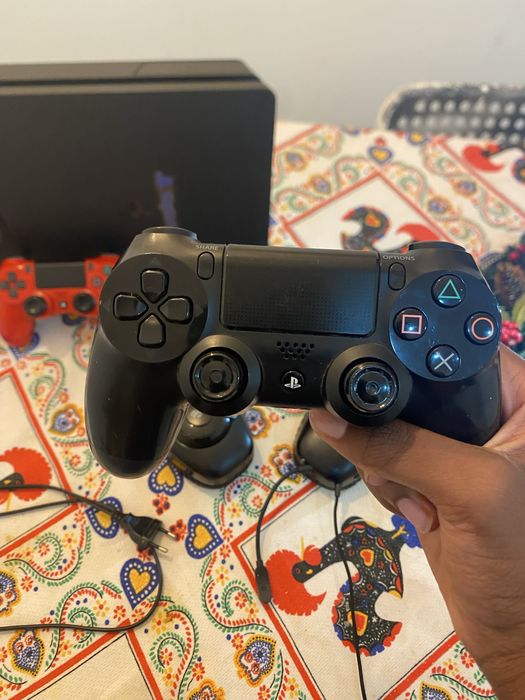 PlayStation 4 Slim troco por trotinetes em bom estado. já não tenho o comando vermelho mas posso dar mais jogos