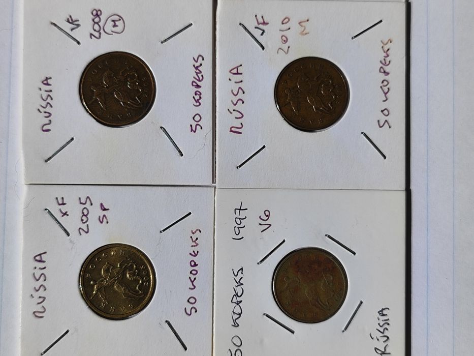 Lote de 28 moedas da Rússia em diferentes estados de conservação.