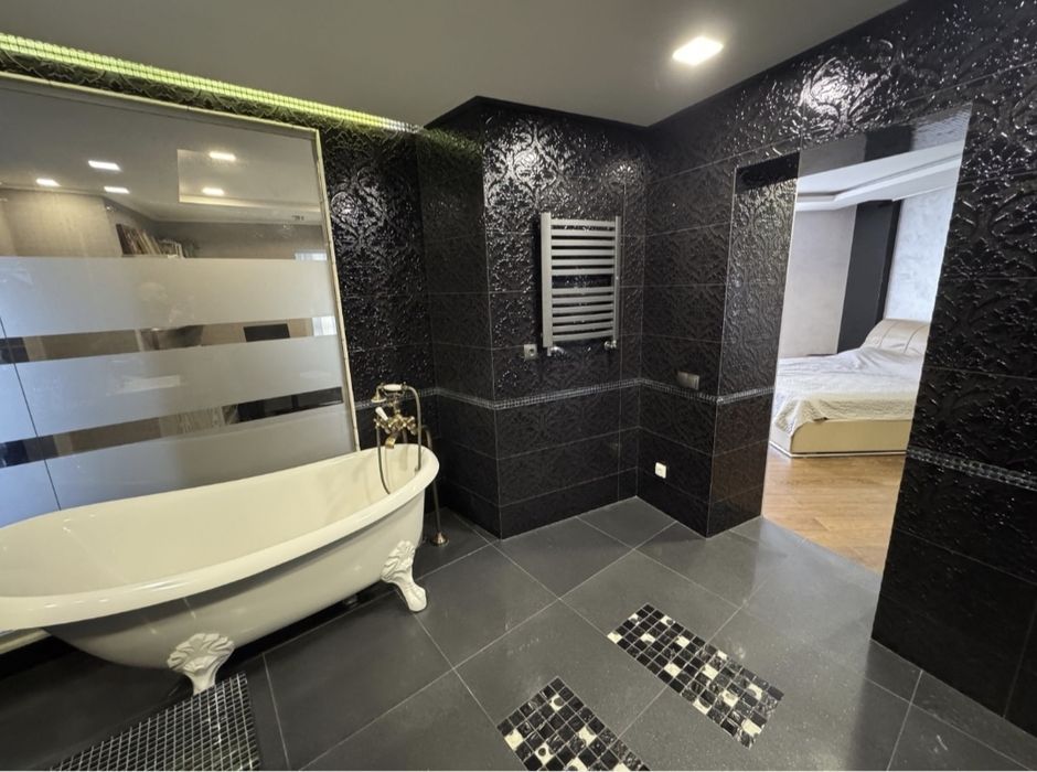 Дворівнева квартира 230 кв.м. Одна на поверху. Панорама парку Софіївка