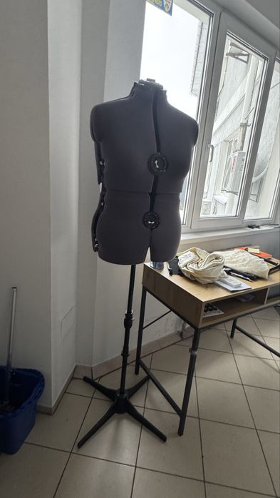 Розсувний манекен для швей