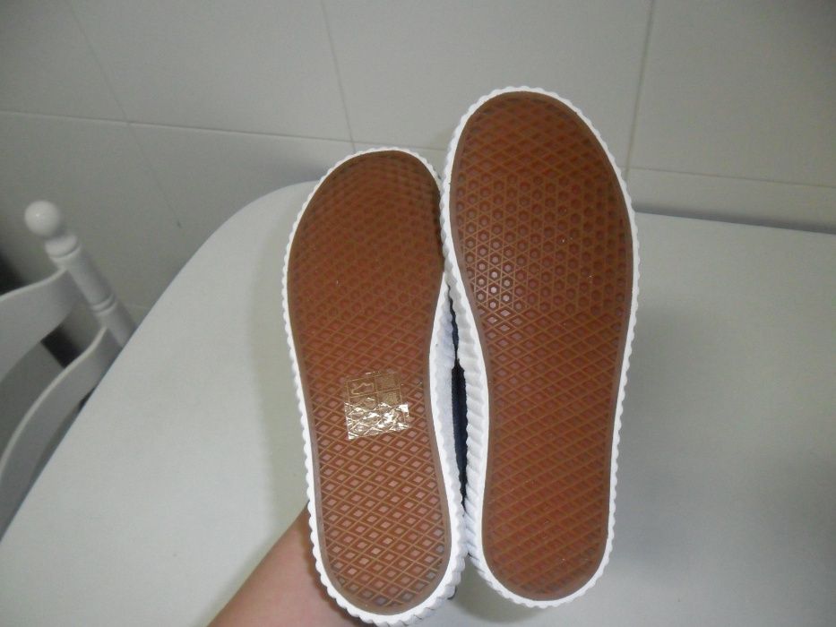 Sapatos de menina novos, tam. 32