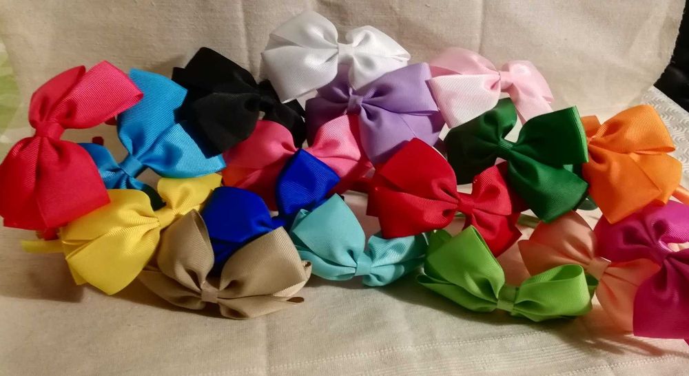 Bandolete com laço em cetim para meninas