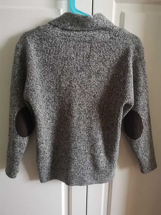 Sweter rozm. 116 chłopięcy z latami łatkami na rękawach melanż Rebel