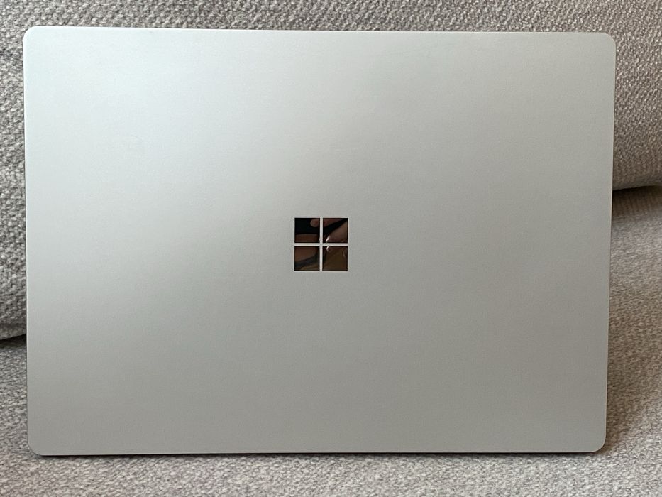 Microsoft Surface Laptop 2 + Windows ліцензія активований