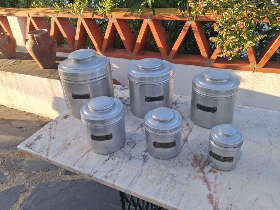 Conjunto de latas de mercearias  em alumínio