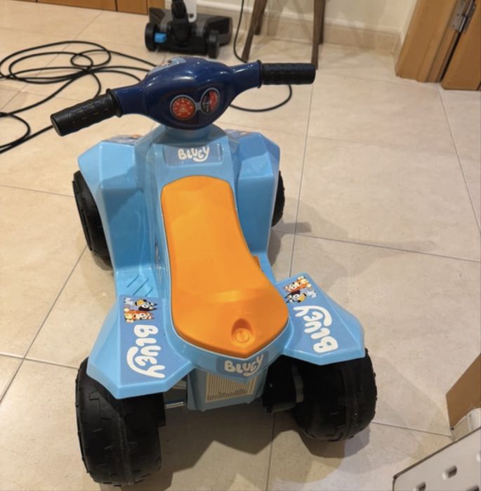 Carro eletrico Bluey