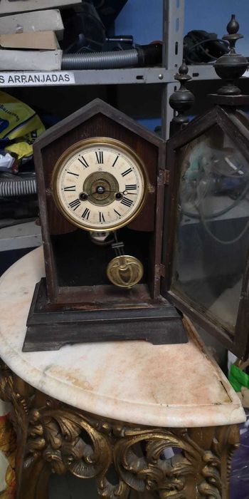 Relógio de Parede em Madeira Antigo