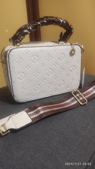 Torebka mała listonoszka biała