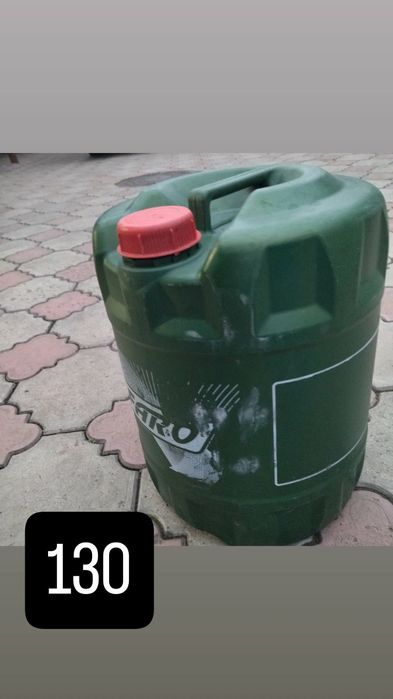 канистры  пластиковые 20 и  10 литров   б\у
