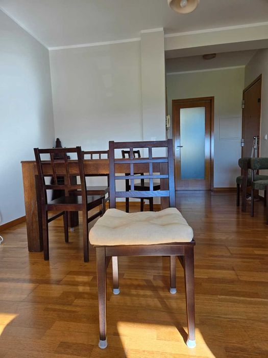 Conjunto mesa extensível + 4 cadeiras madeira nogueira