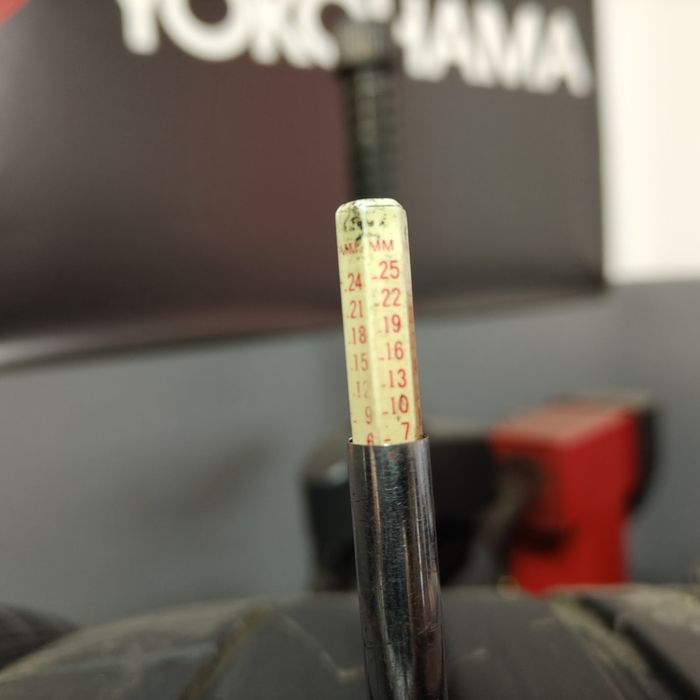245/35/19 XL Sprzedam parę opon letnich Hankook