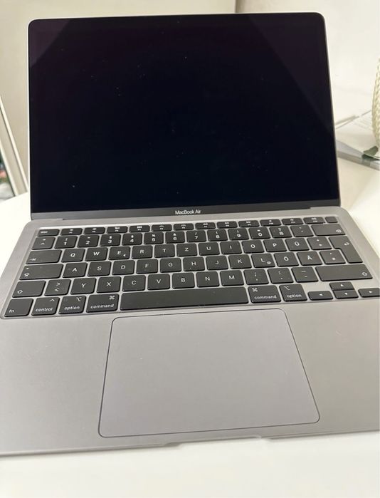 MacBook Air 13.3, 2020, i7 1.2 GHz, 16/512 Дефект!!!