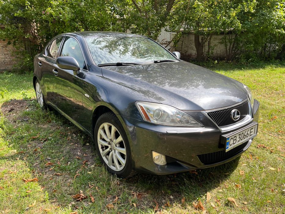 Продам Lexus is 220d
