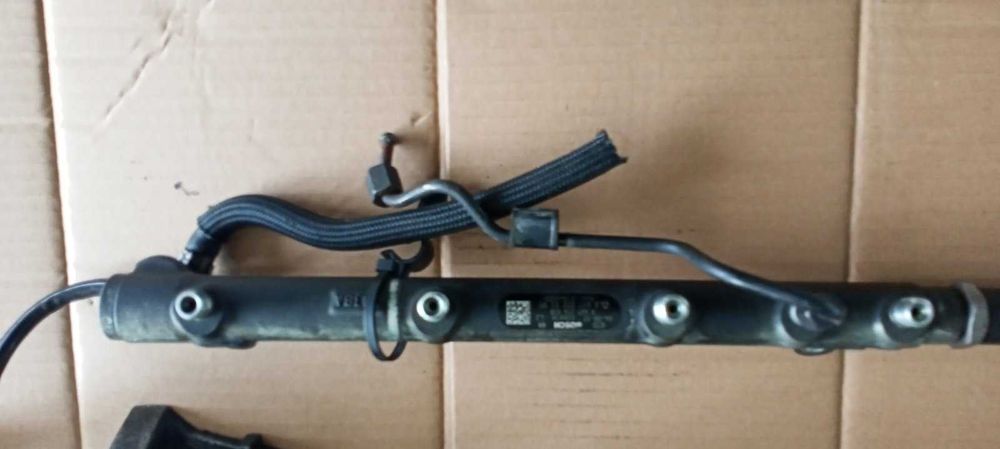 Распределитель топлива (рампа) A6110700395 Mercedes