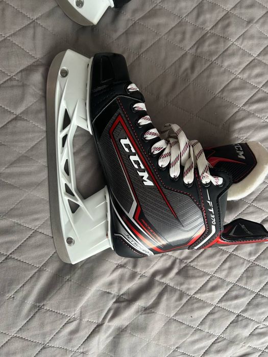 Хокейні ковзани CCM Jetspeed FT370