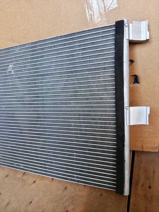 Радіатор кондиціонера Tesla M3 2017-2020